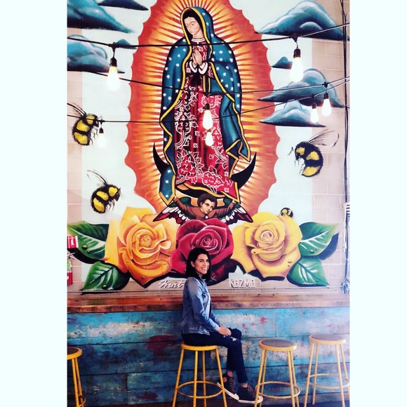 Meet your Posher! ๐ฉ๐ป๐ง๐ป - Picture 1 of 1